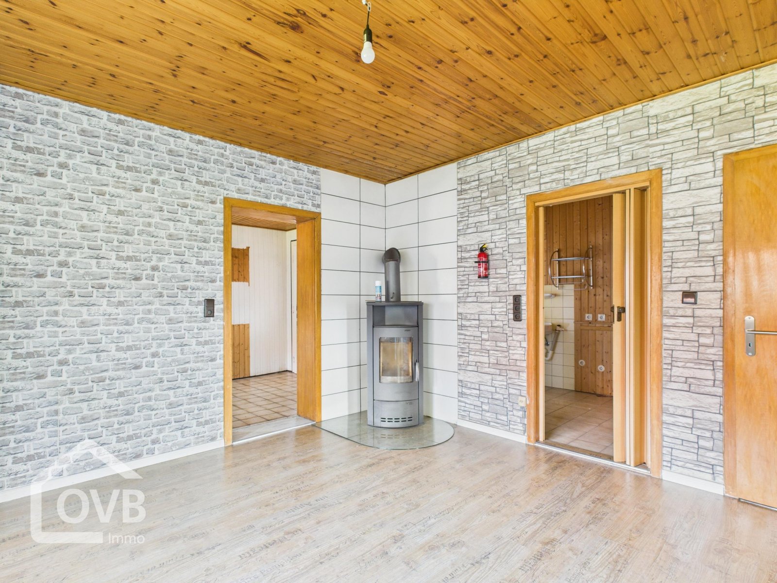 EG Wohnung Wohn-/Esszimmer mit Kamin