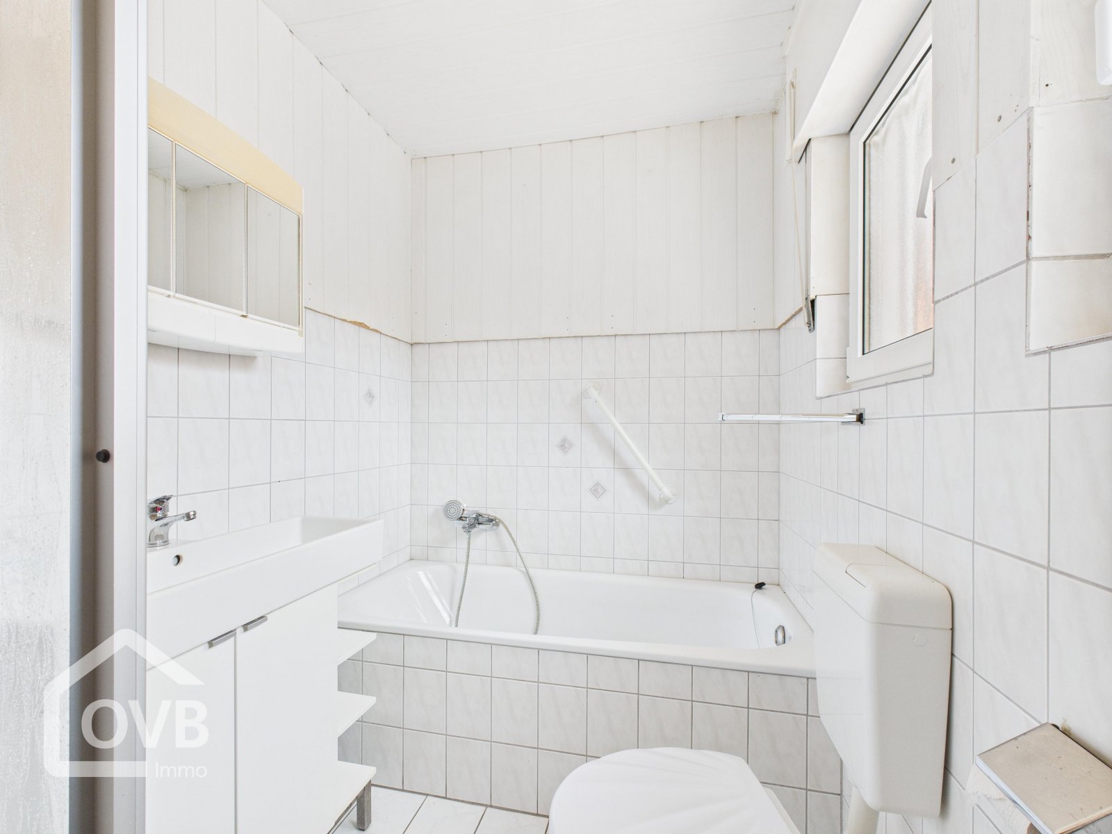 EG Wohnung Dusch-/ Wannenbad