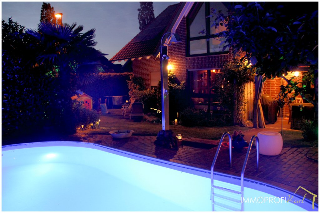 . Swimmingpool Nacht