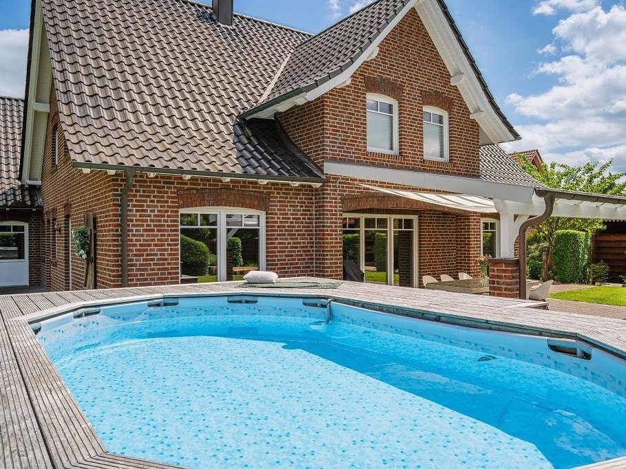 Pool und Terrasse