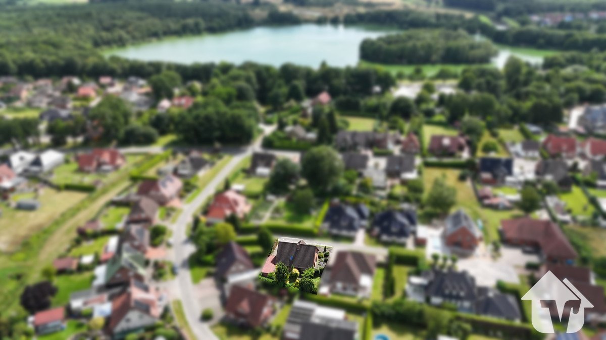 Drohnenaufnahme mit See