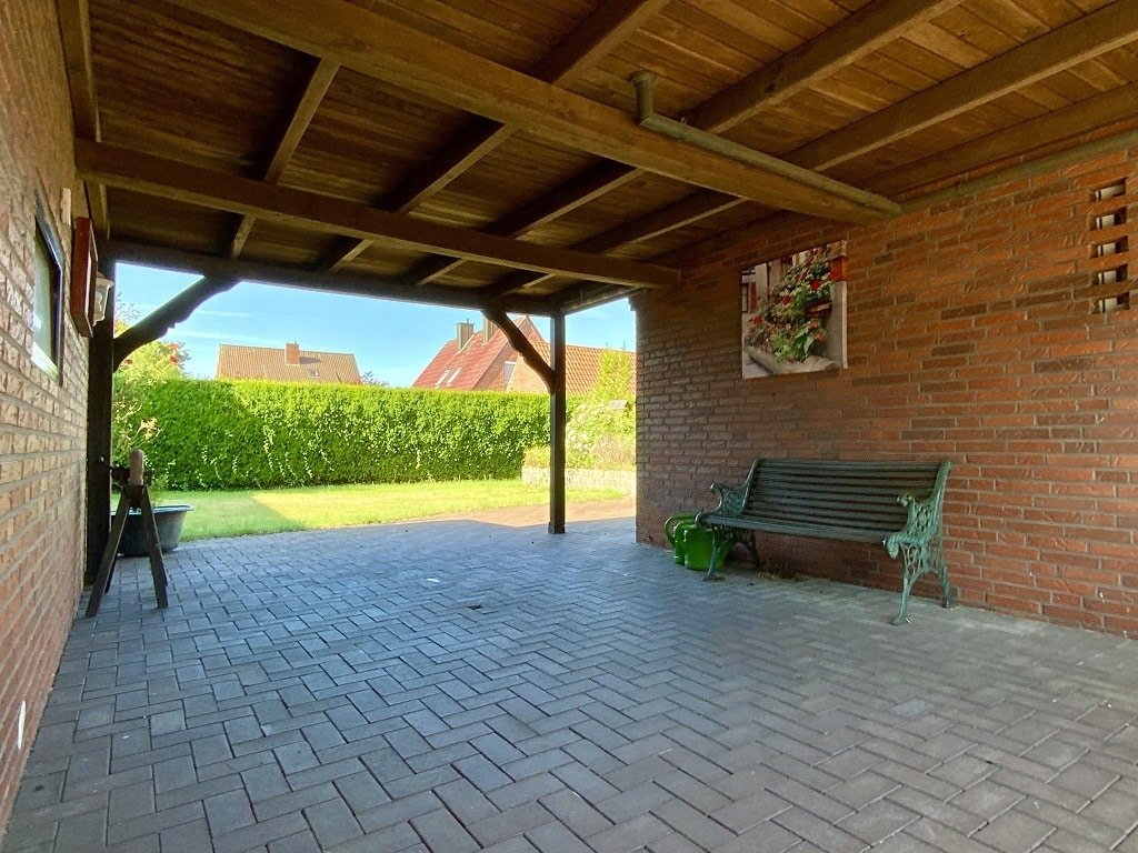 Carport / Durchgang zum Garten