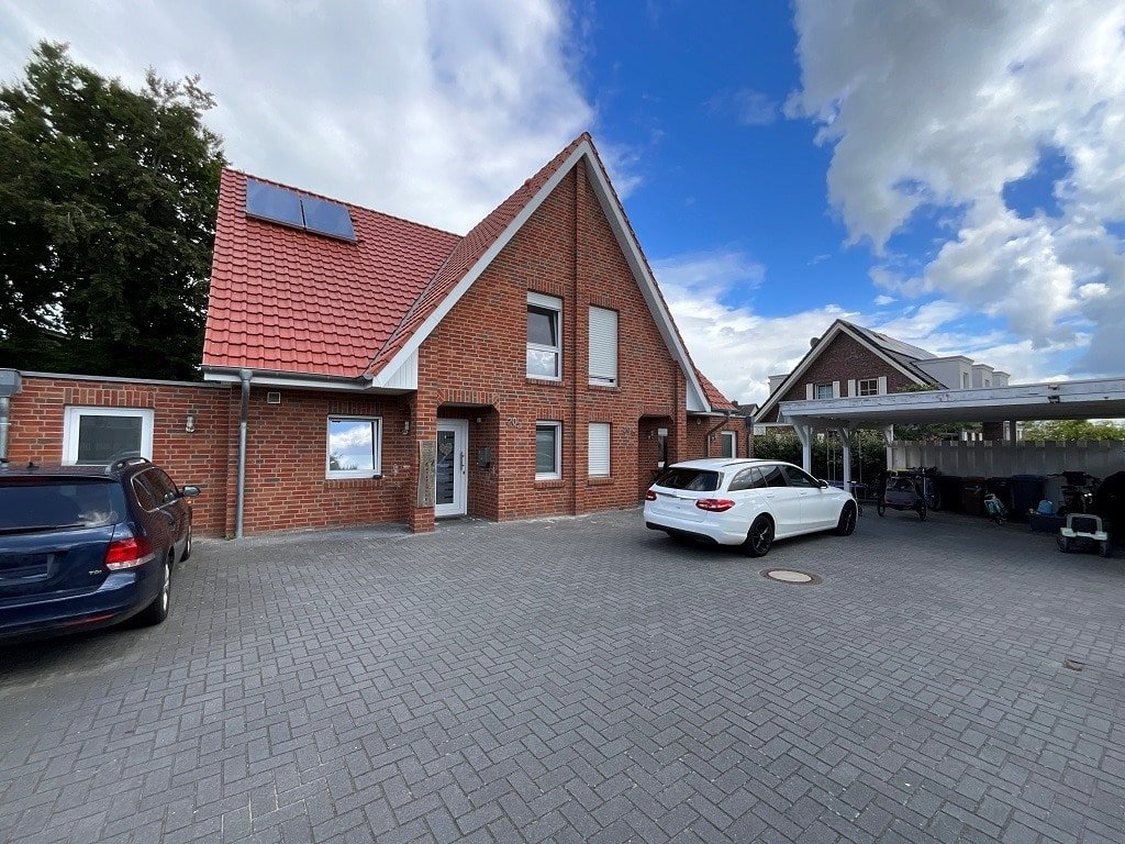 Hofansicht mit Carport