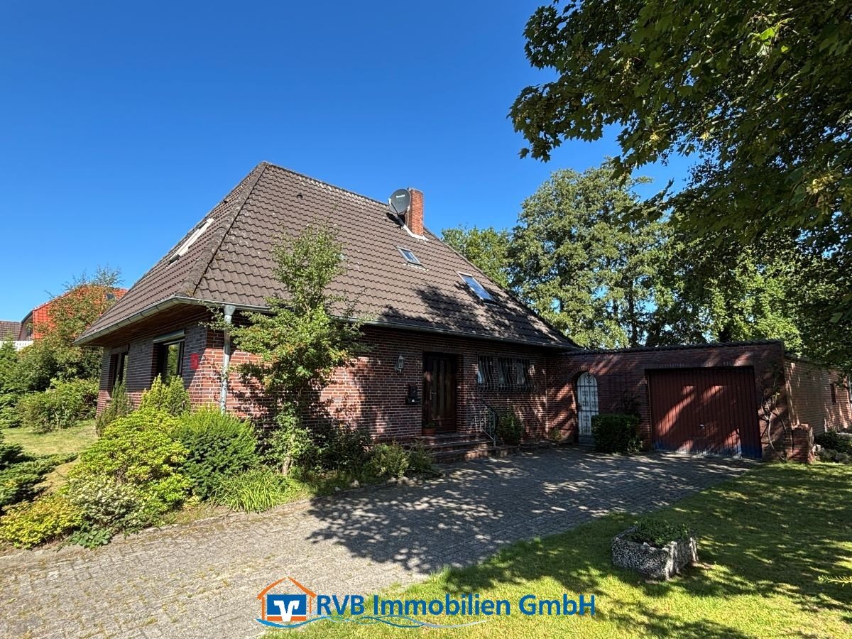 Wohnhaus mit Garage