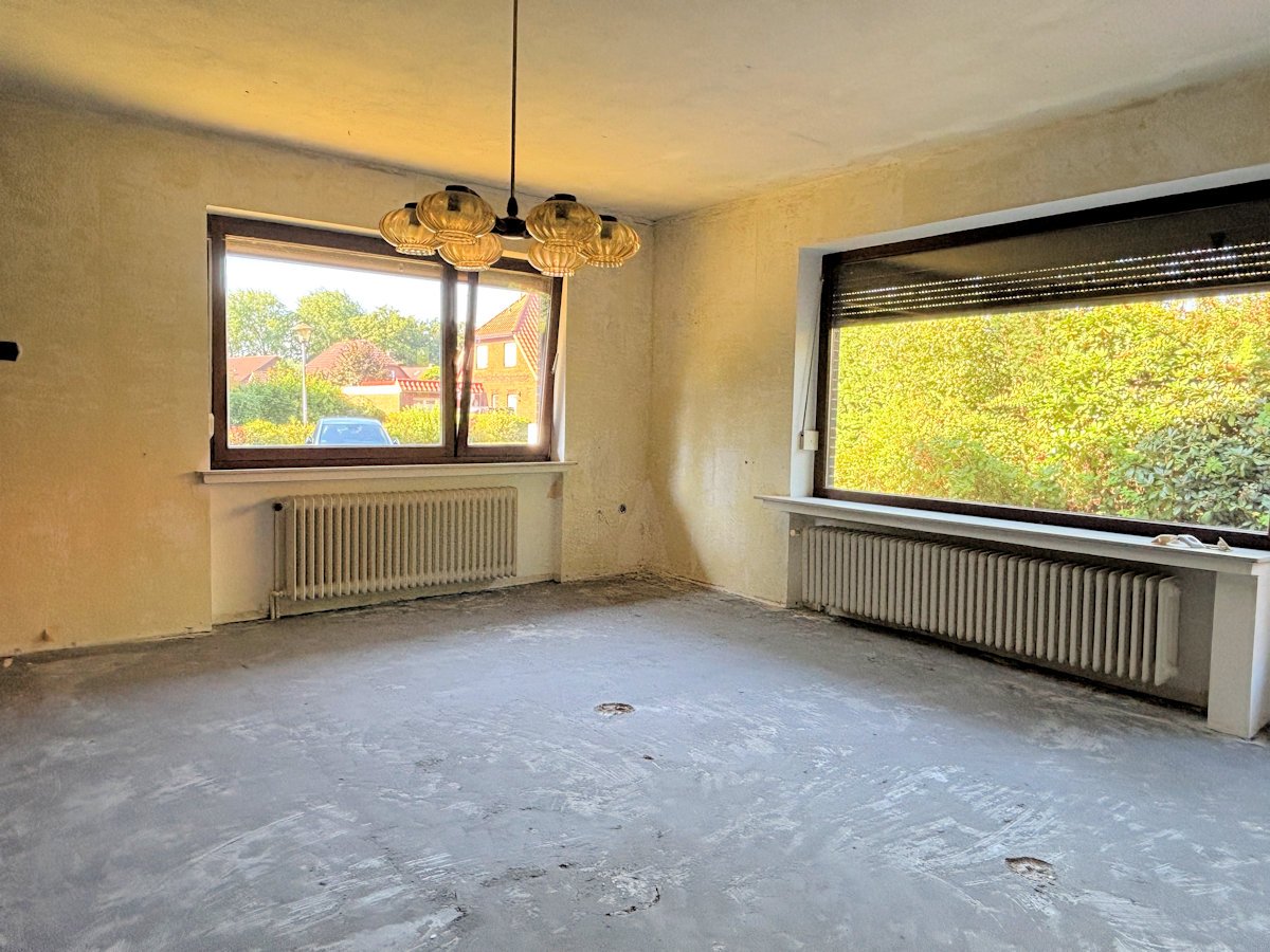 geräumiges Wohnzimmer