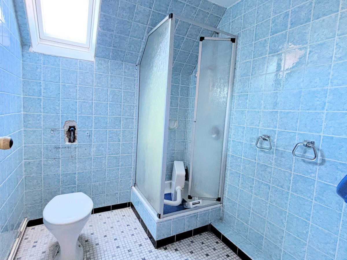 Badezimmer im DG