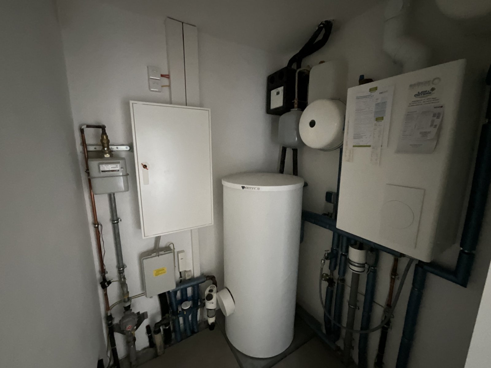 Gasheizung mit Warmwasserspeicher