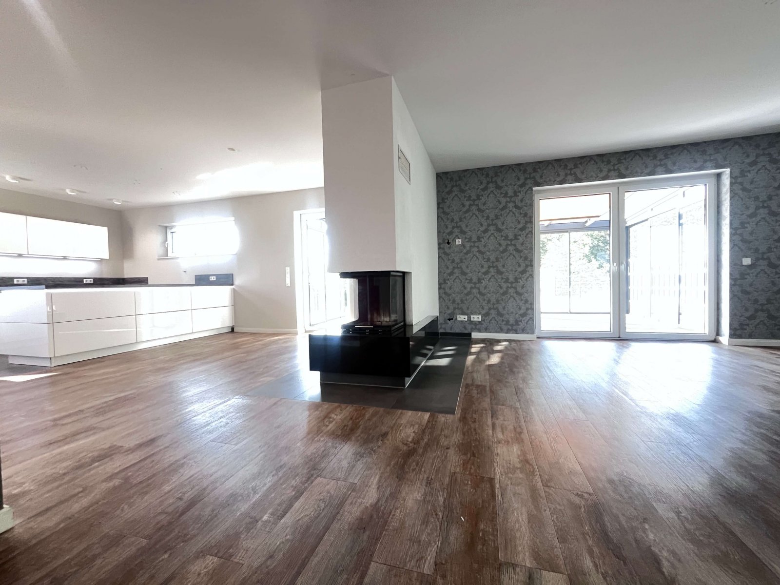 Wohnzimmer mit Kamin