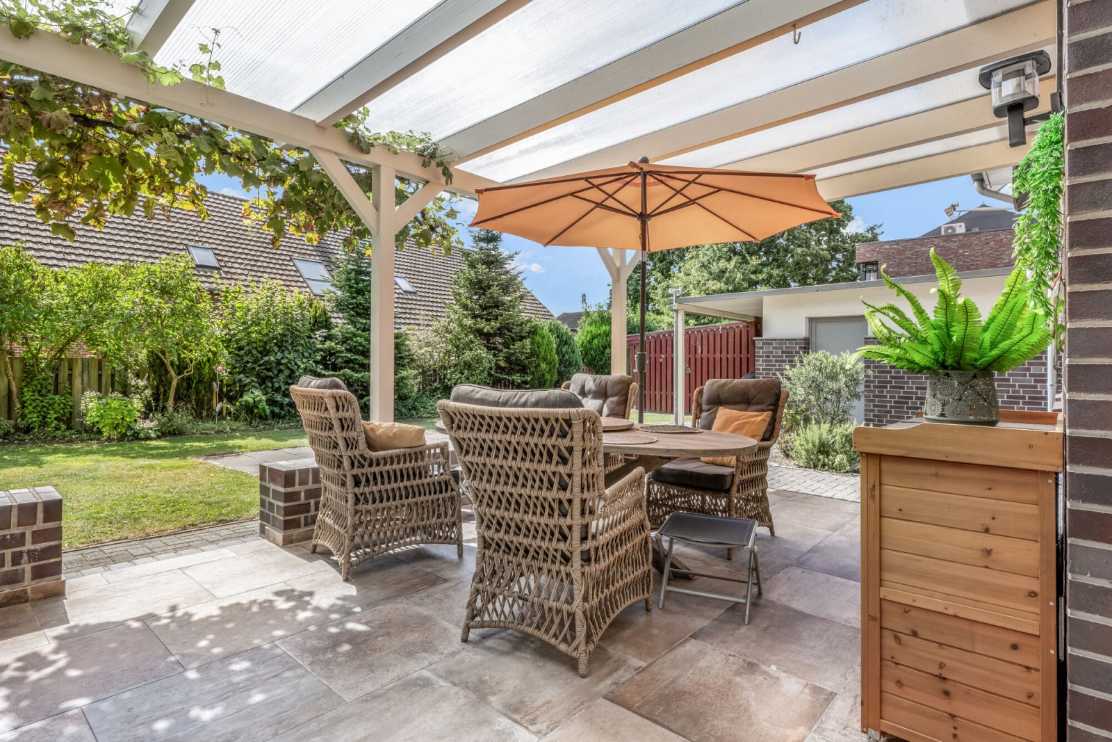 überdachte Terrasse