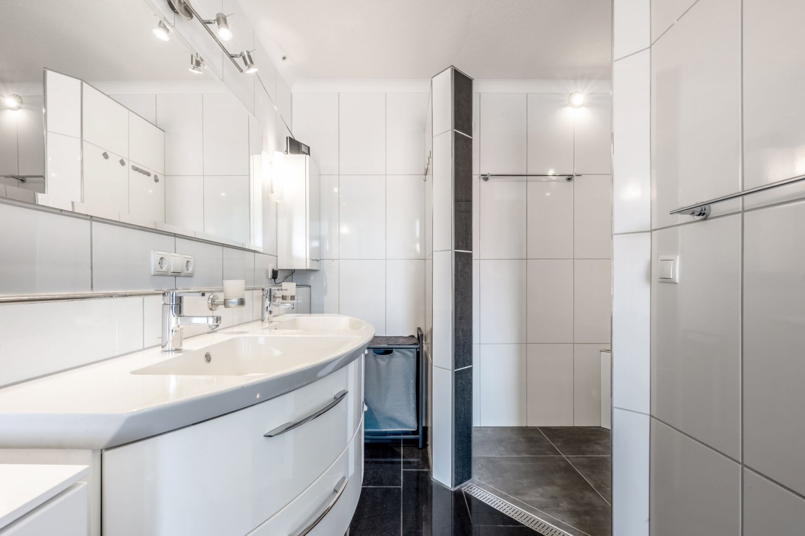 Bad en Suite / Tageslichtbad 1