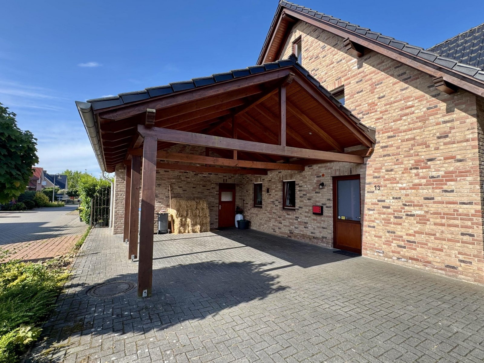 Auffahrt / Carport