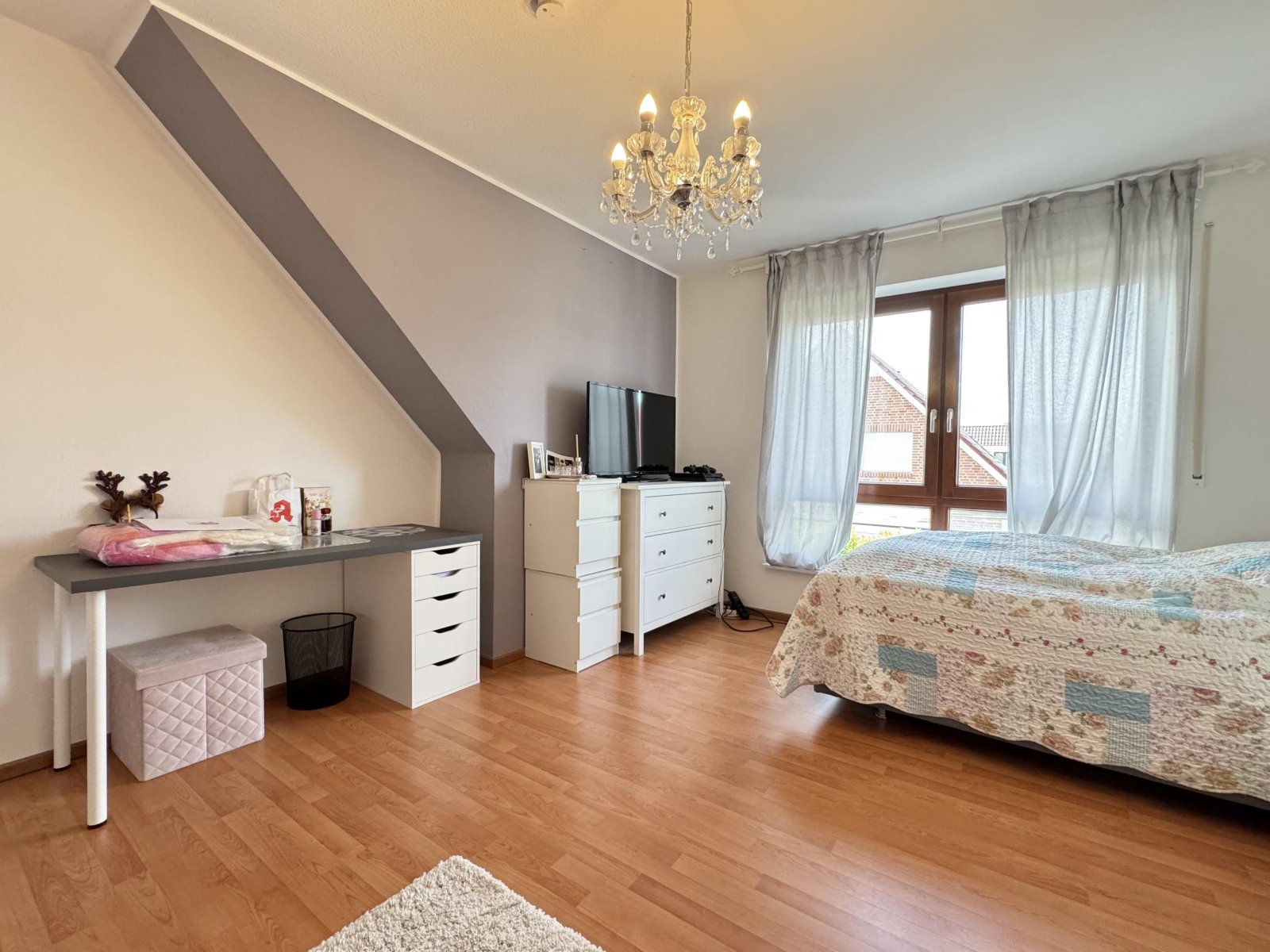 Schlafzimmer 1