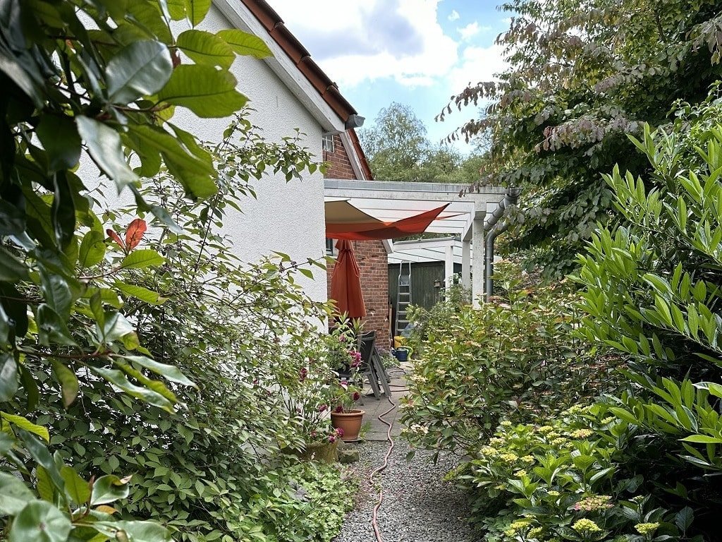Weg, Carport, Terrasse