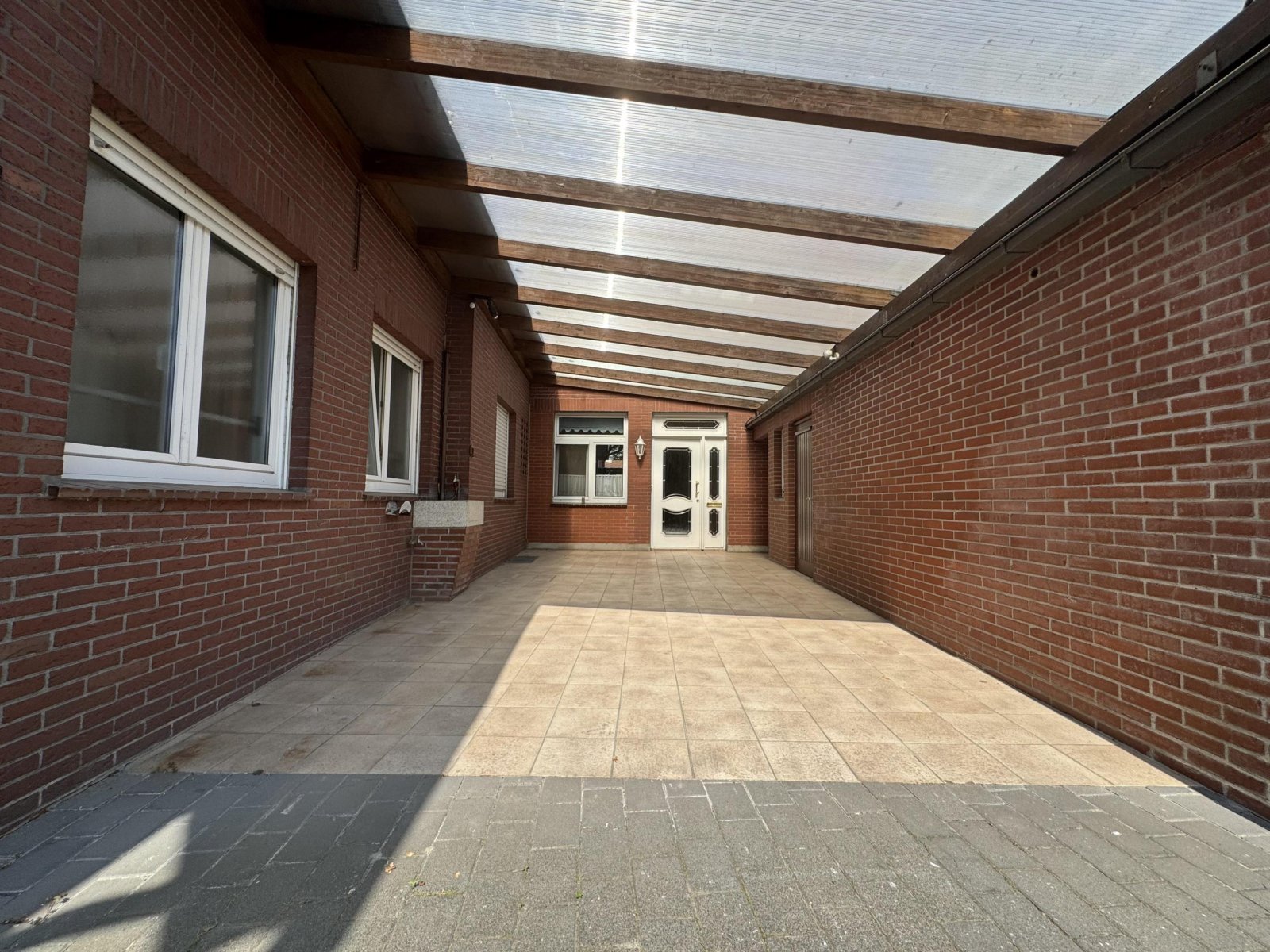 Hintereingang Haupthaus