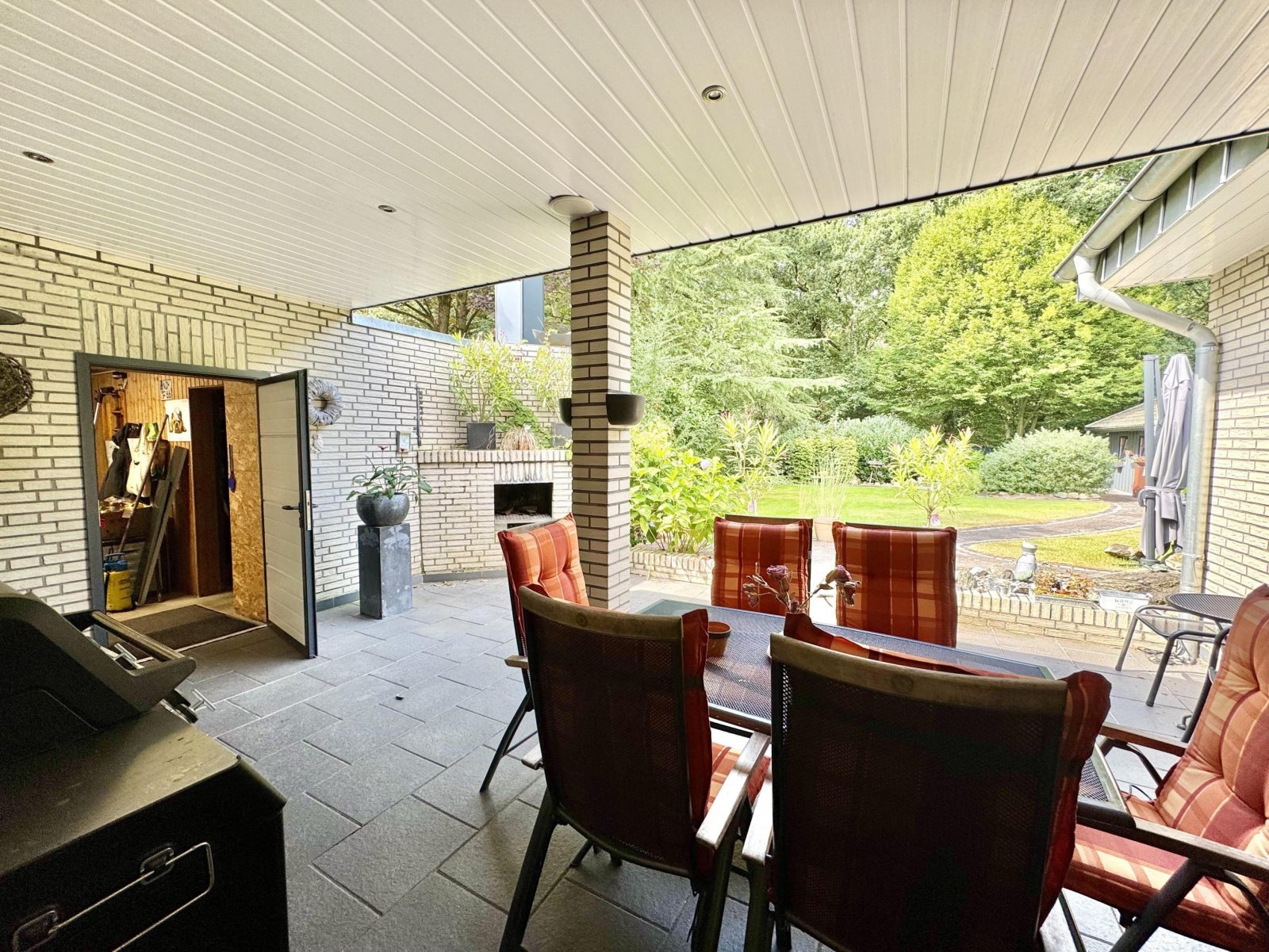 überdachte Terrasse