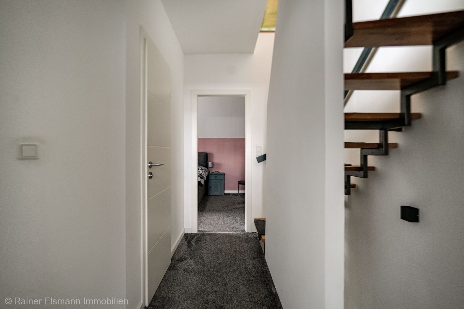 Flur im OG - Treppe zum Spitzboden