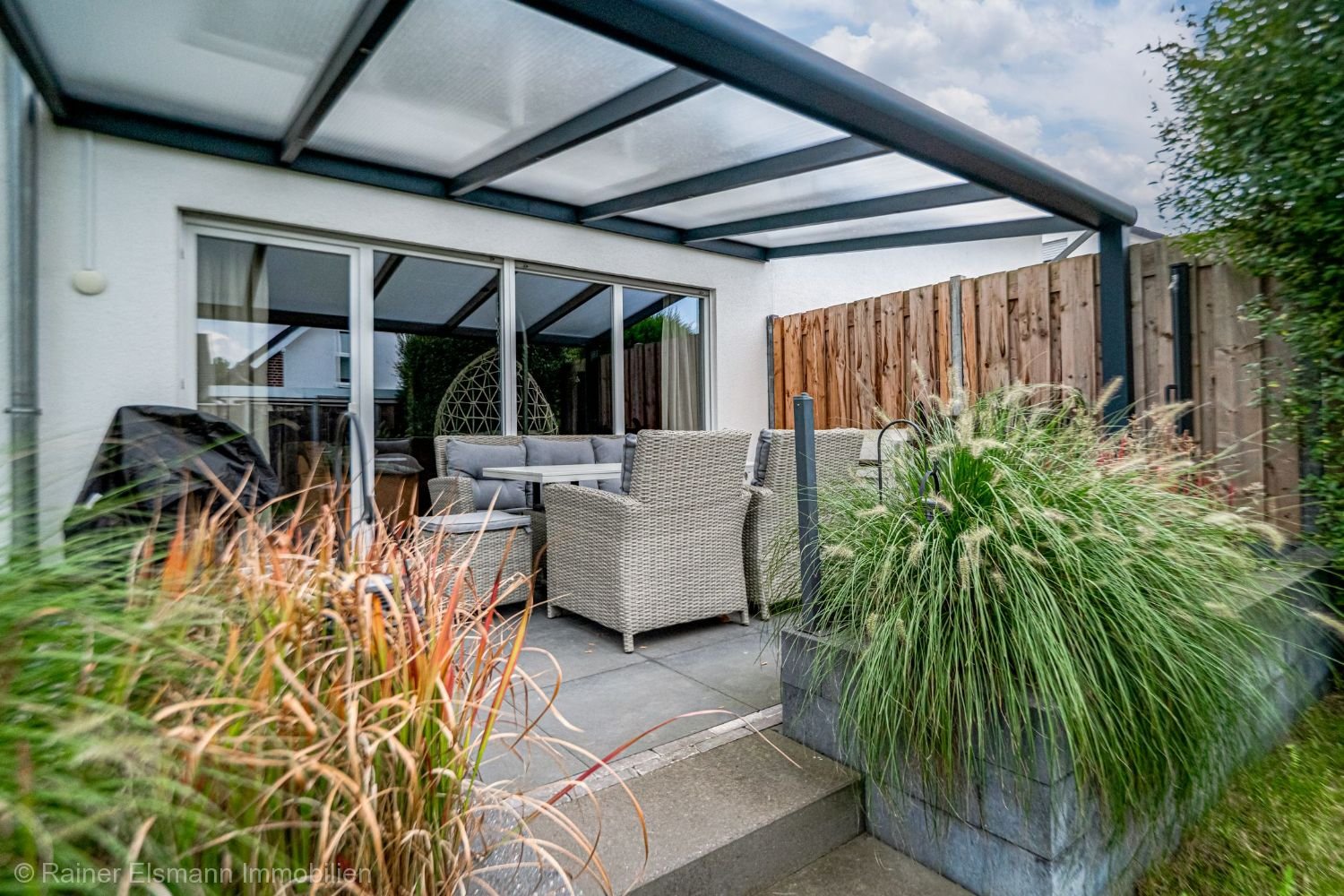 überdachte Terrasse
