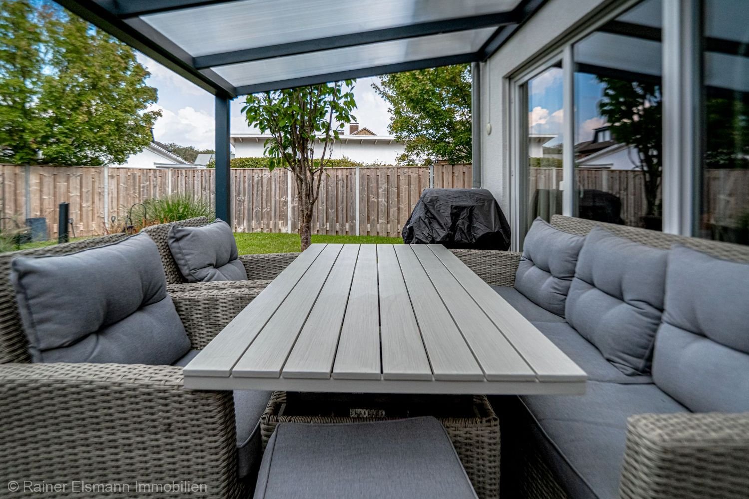 überdachte Terrasse