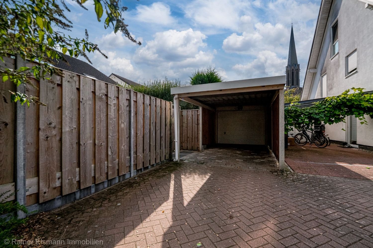 Garage mit Carport