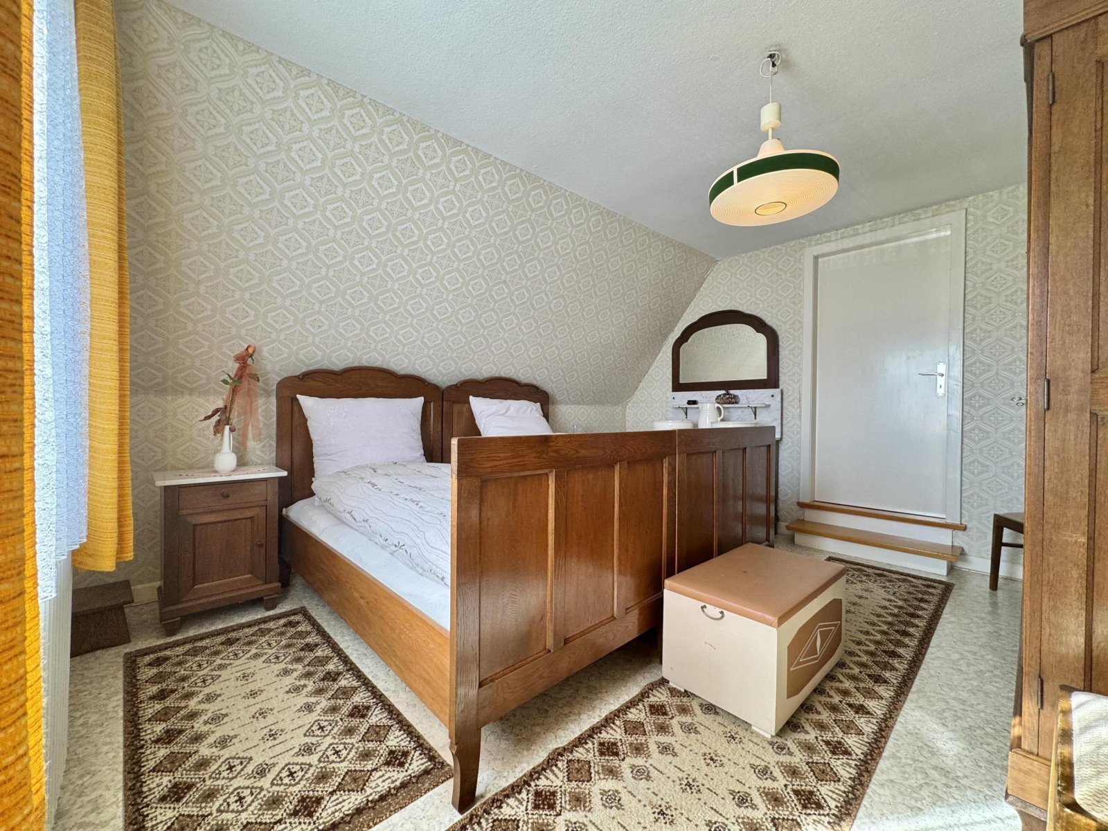 Schlafzimmer 1