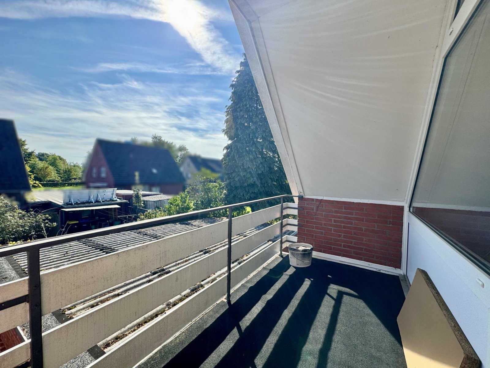 Balkon OG links