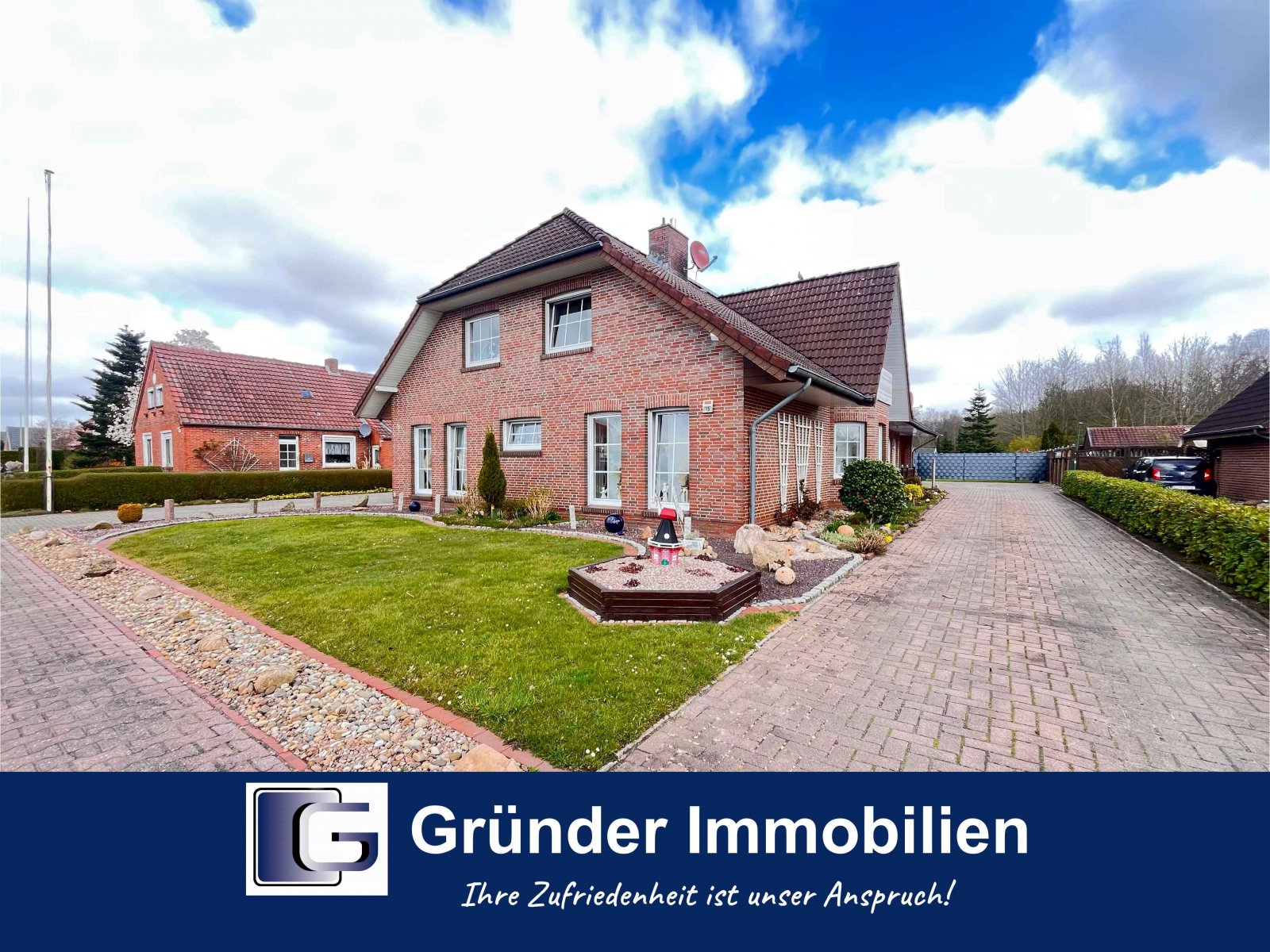 Surwold: Charmantes Traumhaus – Großzügiges Zweifamilienhaus mit Weitblick und vielen Möglichkeiten!  Surwold: Charmantes Traumhaus – Großzügiges Zweifamilienhaus mit Weitblick und vielen Möglichkeiten!