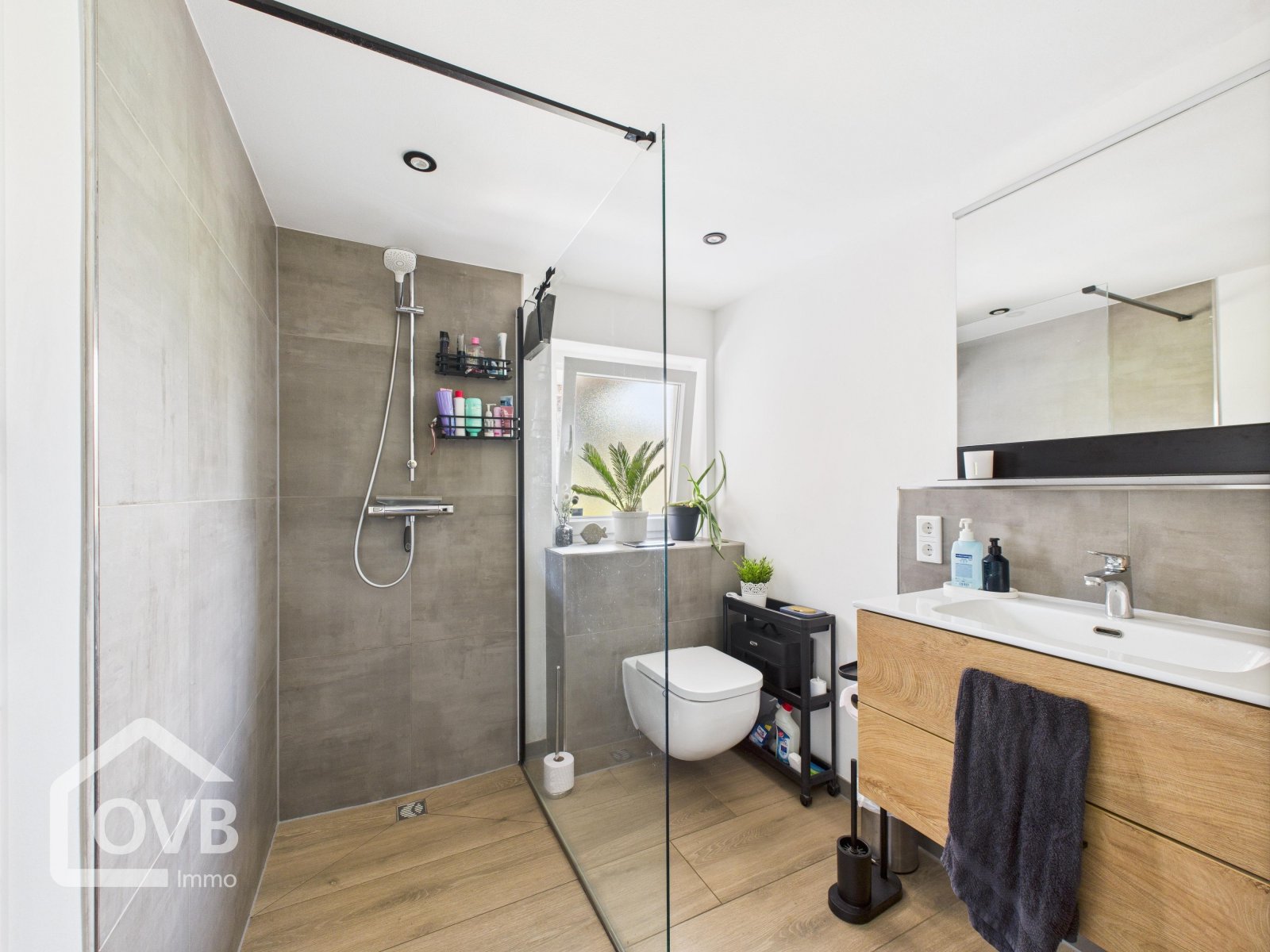 Bad mit ebenerdiger Dusche EG Bad mit ebenerdiger Dusche EG