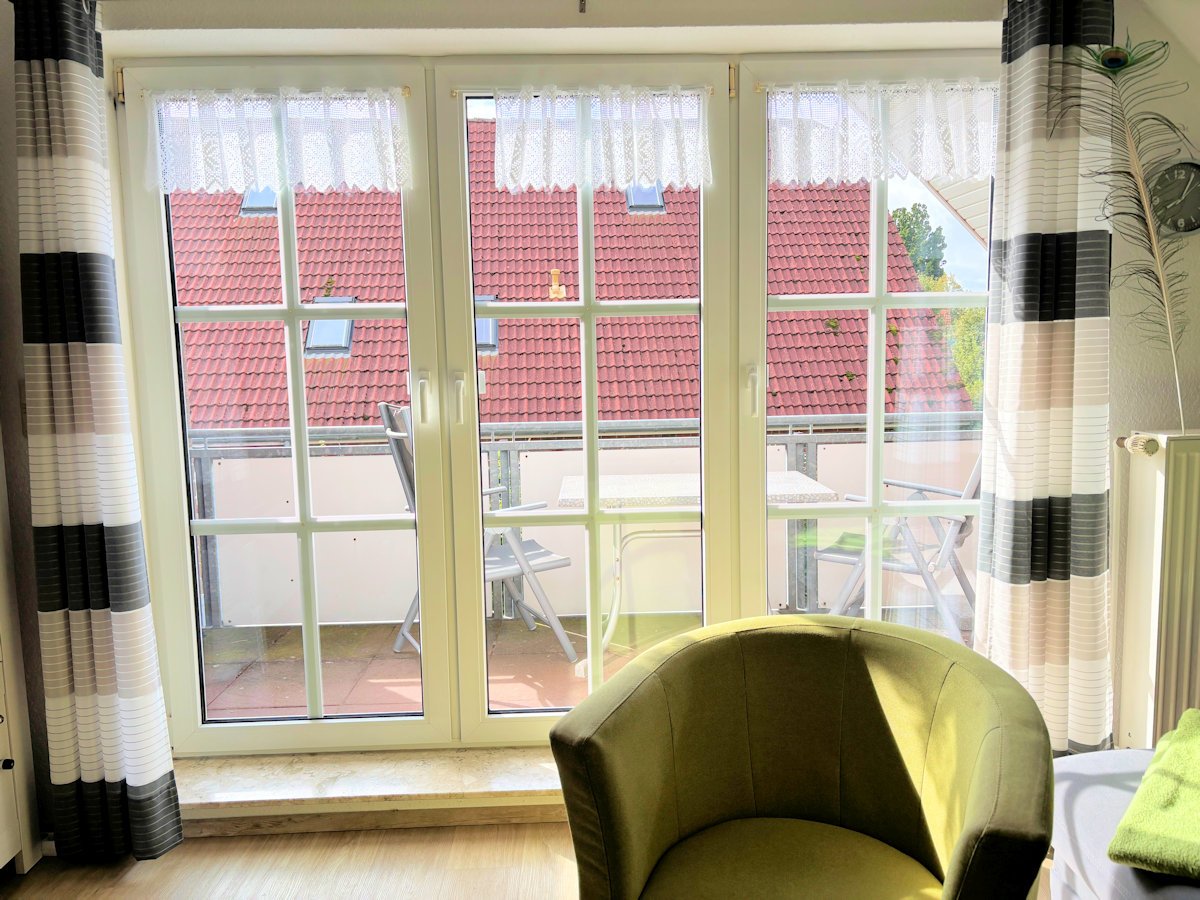 großes Fensterelement bring viel Licht