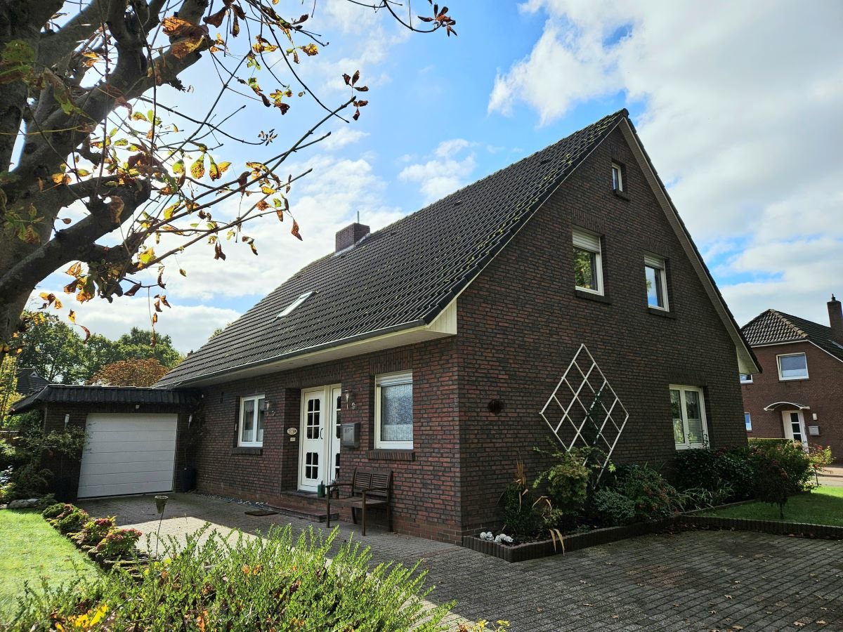 Auffahrt / Garage Auffahrt / Garage