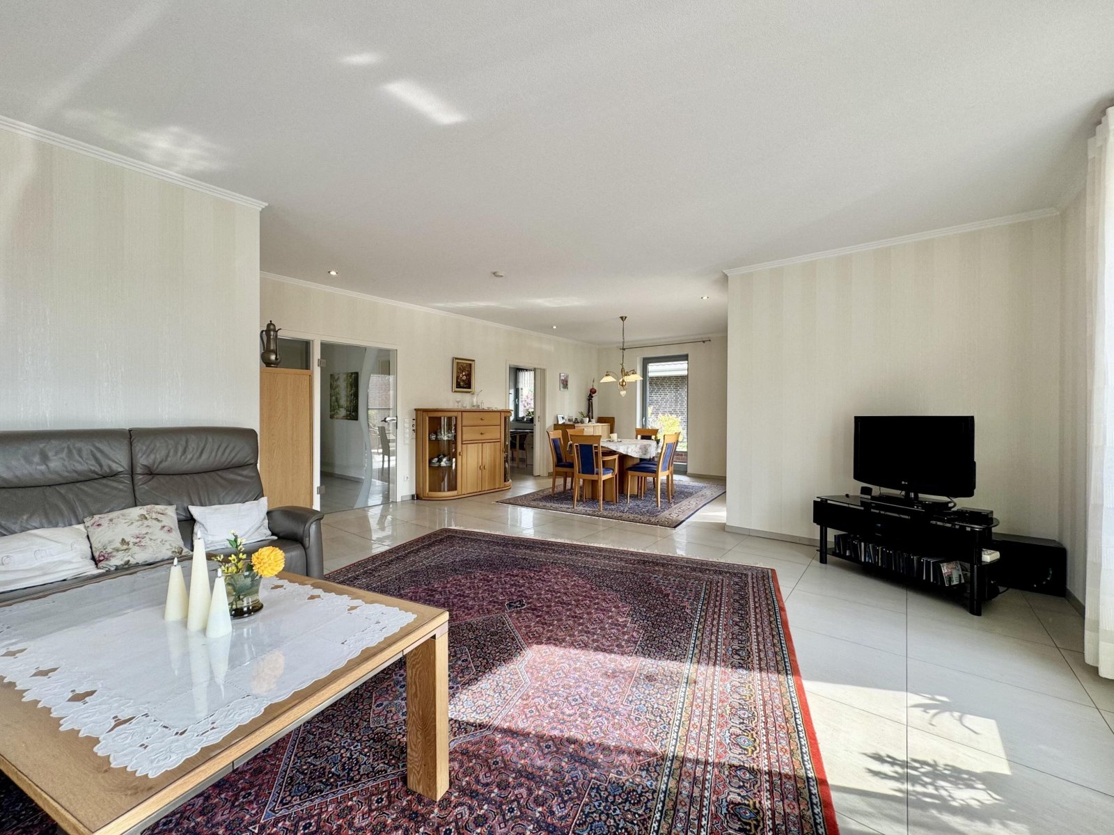 Wohn-/Esszimmer Wohn-/Esszimmer