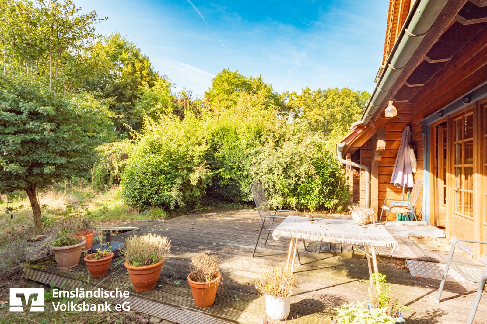 Blick auf Terrasse u. Garten Blick auf Terrasse u. Garten