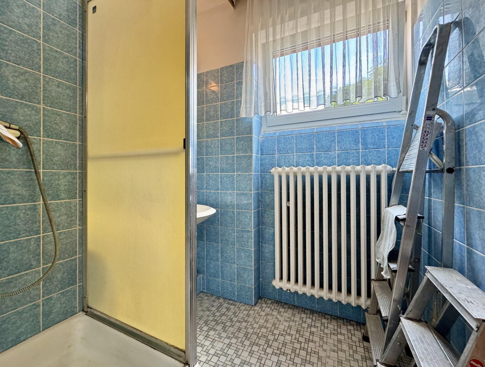 Bad mit Dusche EG Bad mit Dusche EG