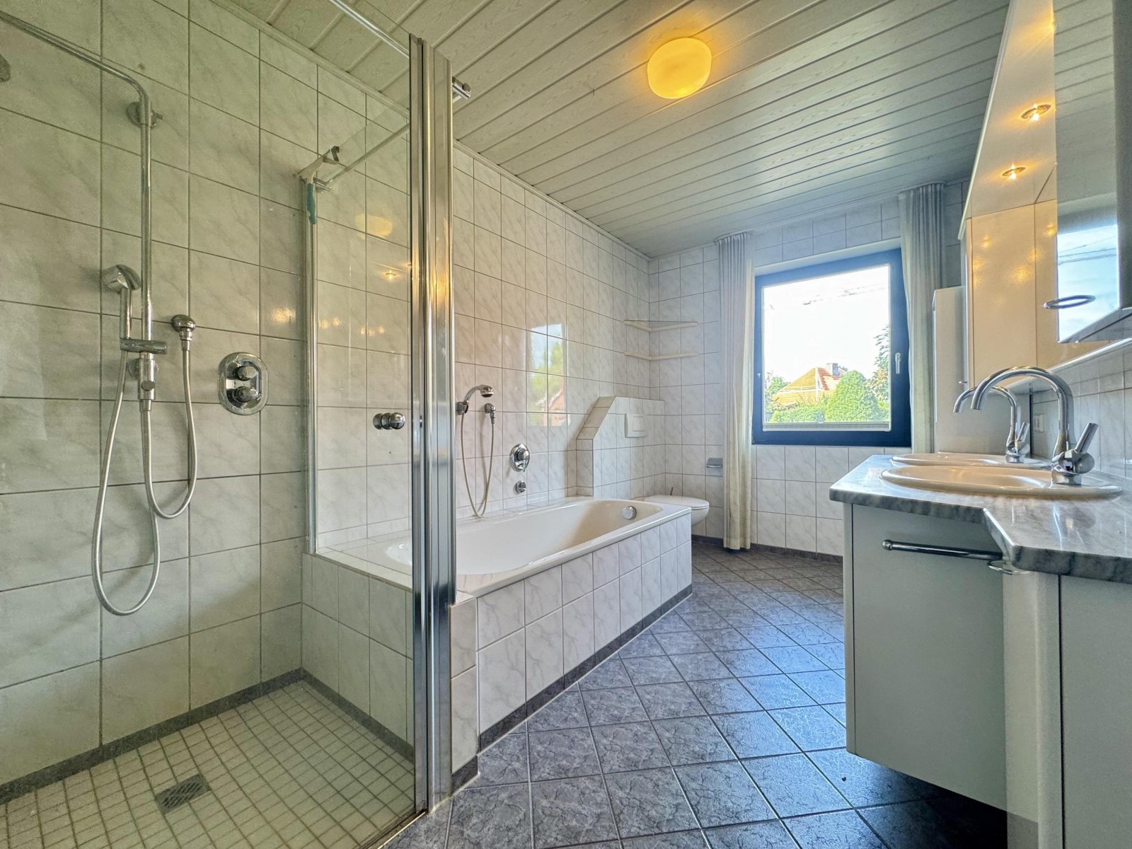 Bad Erdgeschoss Bad Erdgeschoss