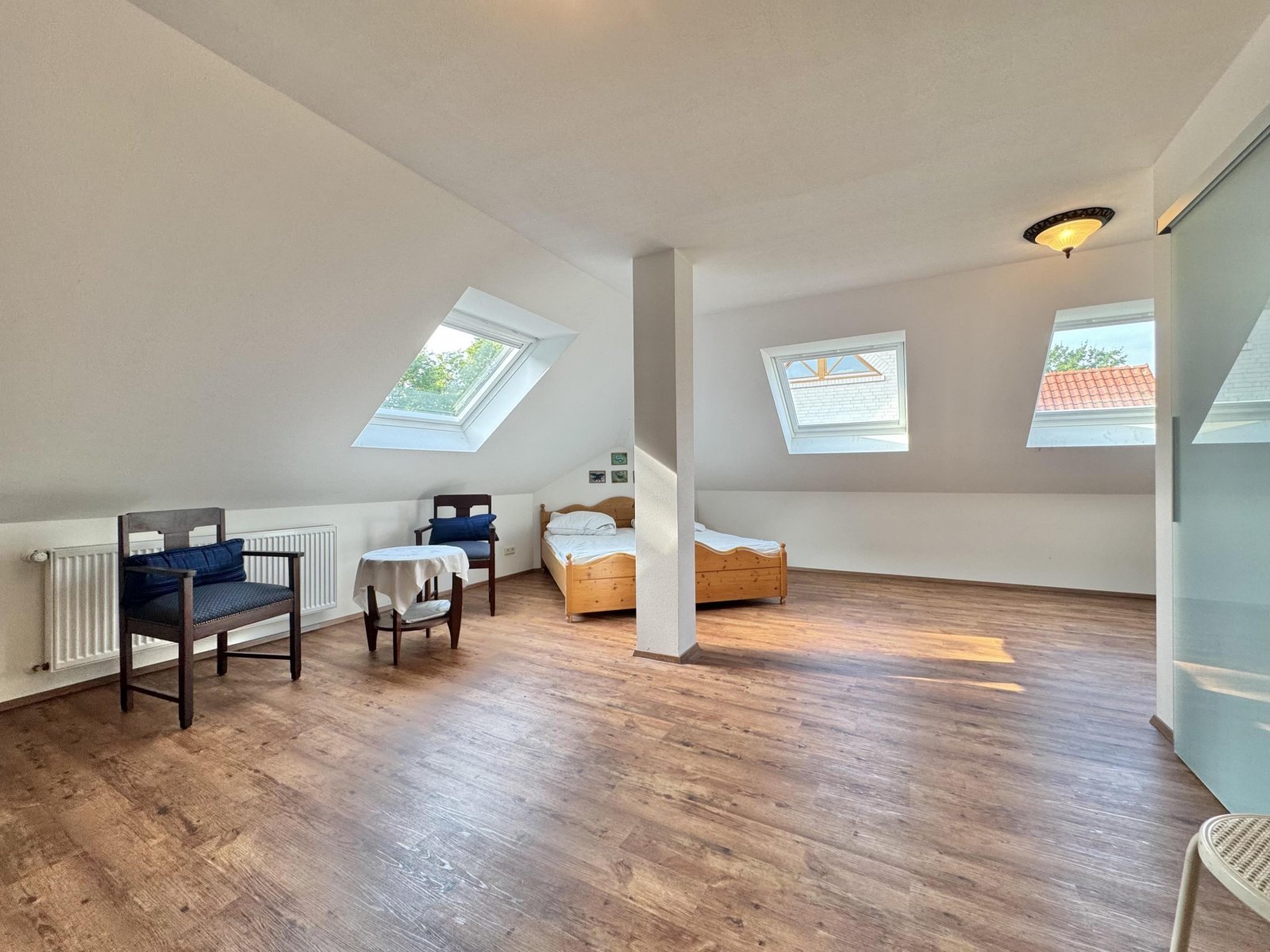 Schlaf-/Wohnzimmer 1 Dachgeschoss Schlaf-/Wohnzimmer 1 Dachgeschoss