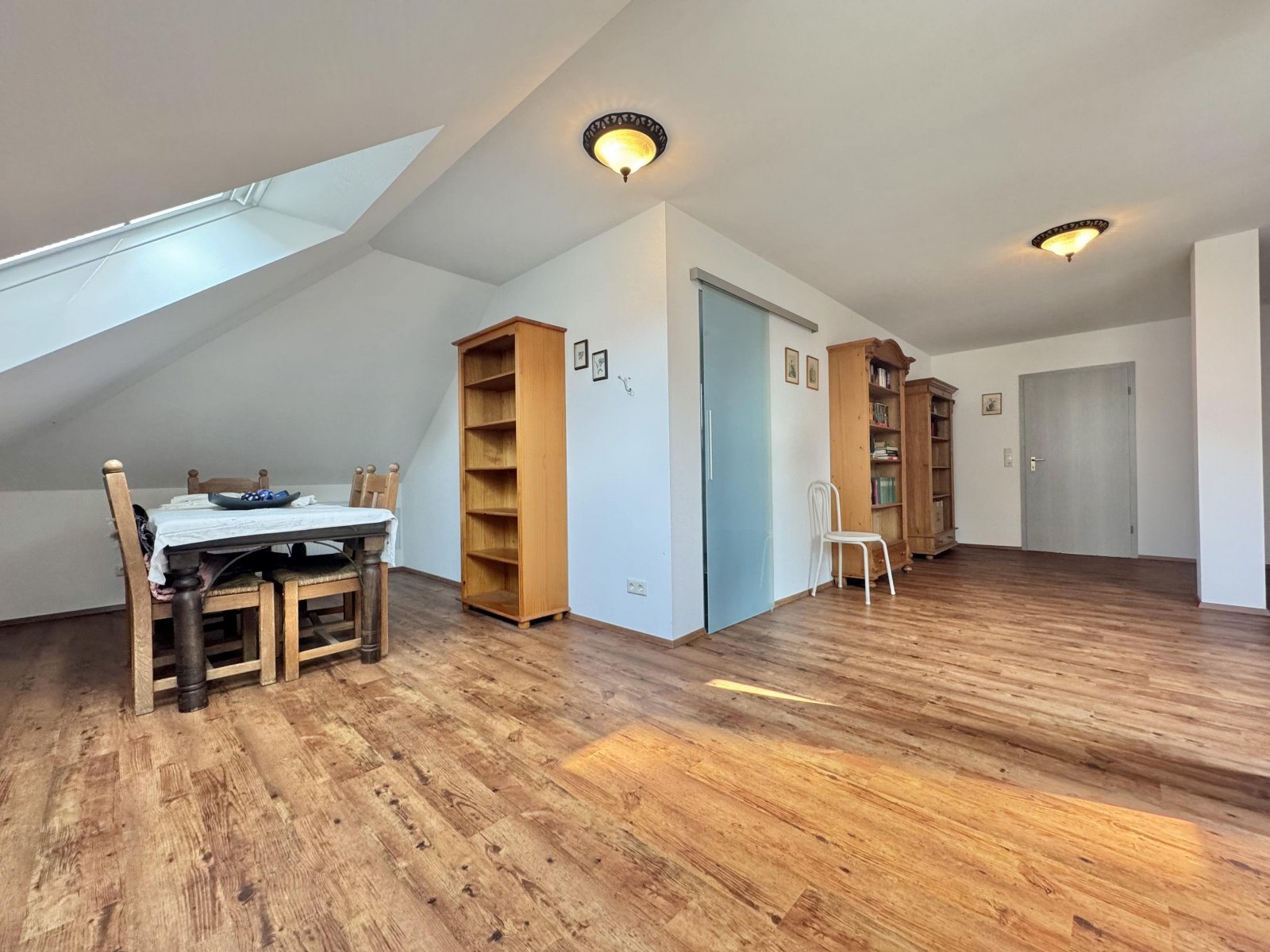 Schlaf-/Wohnzimmer 1 Dachgeschoss Schlaf-/Wohnzimmer 1 Dachgeschoss