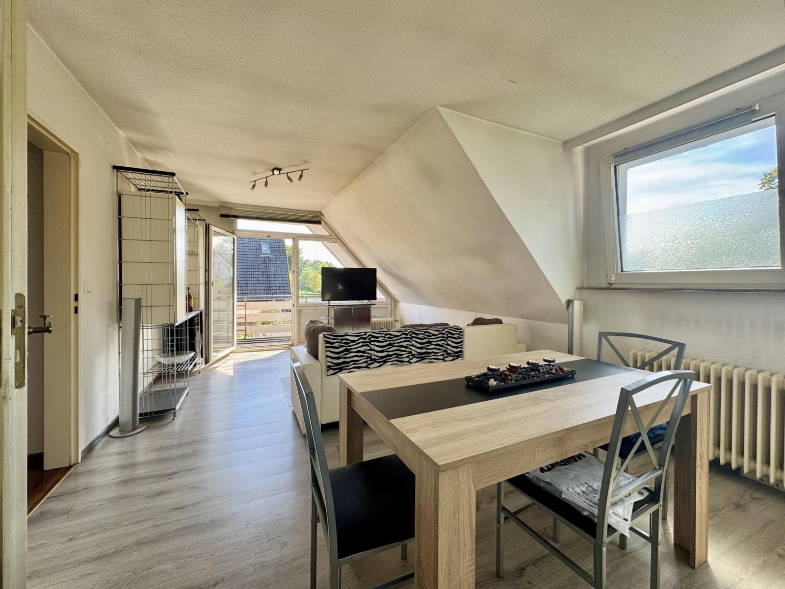 Esszimmer DG rechts Esszimmer DG rechts