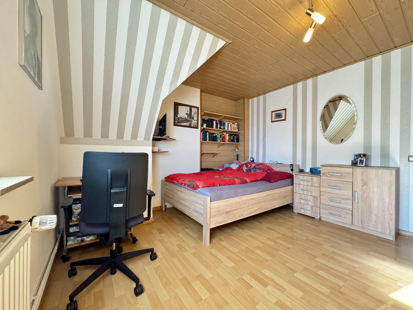 Schlafzimmer 2 Dachgeschoss Schlafzimmer 2 Dachgeschoss