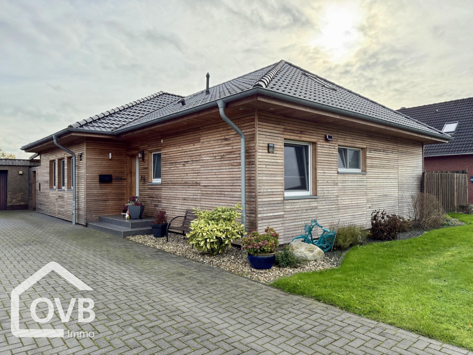 Außenansicht / Auffahrt Außenansicht / Auffahrt