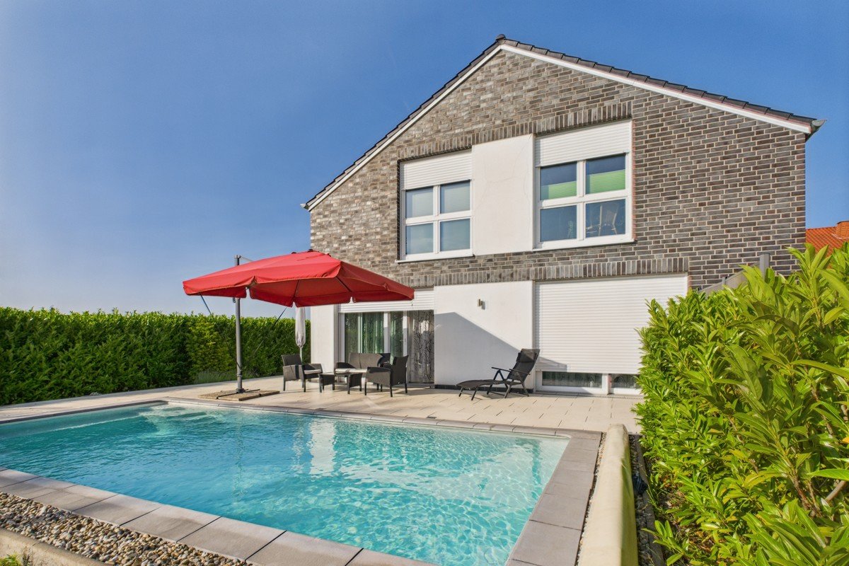 CAM03586G0-PR0052-STILL004 CAM03586G0-PR0052-STILL004