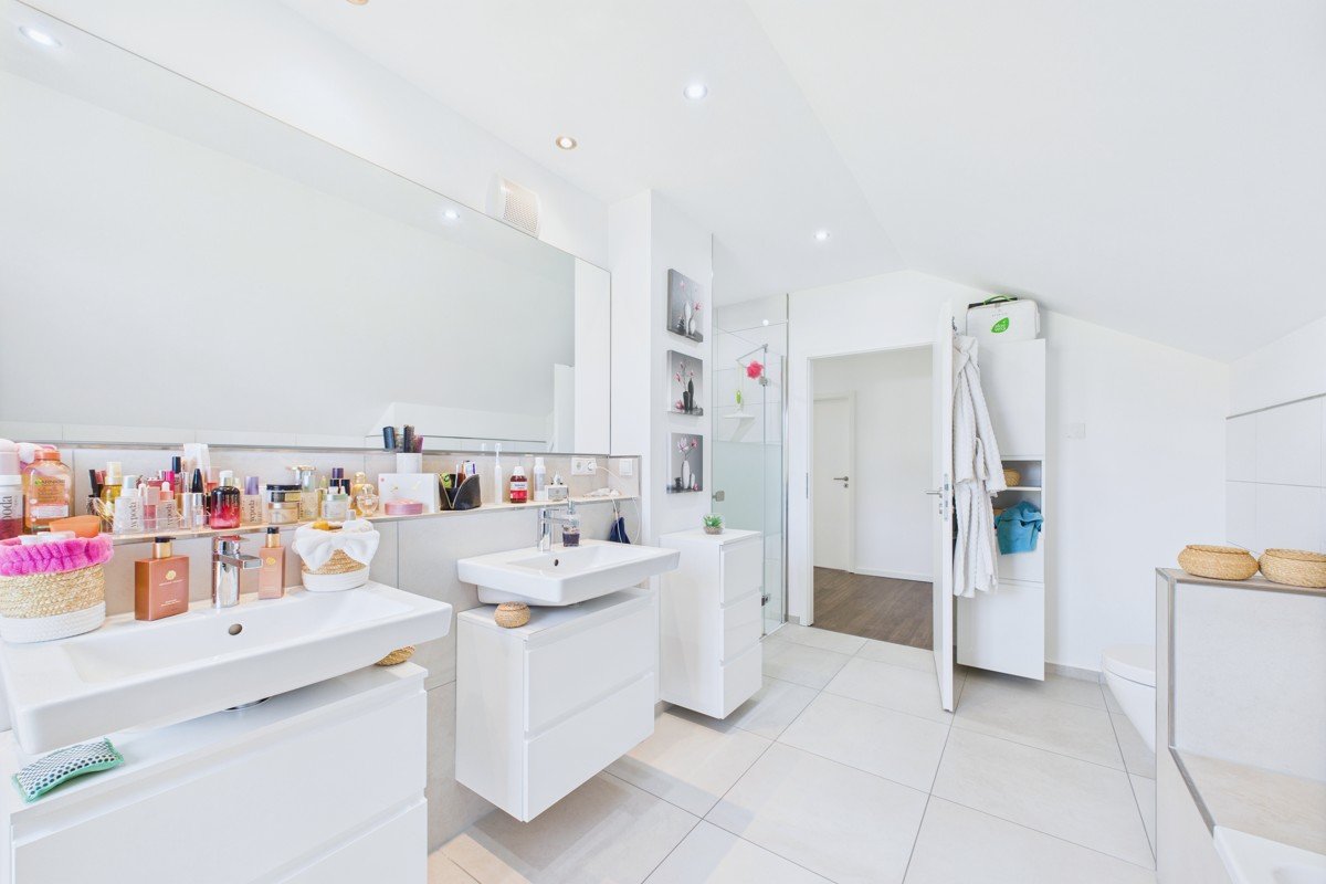 CAM03586G0-PR0051-STILL018