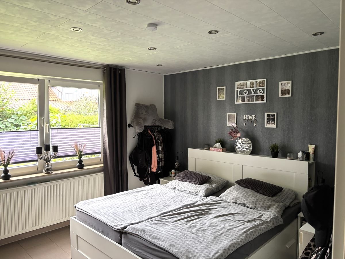 großzügiges Schlafzimmer