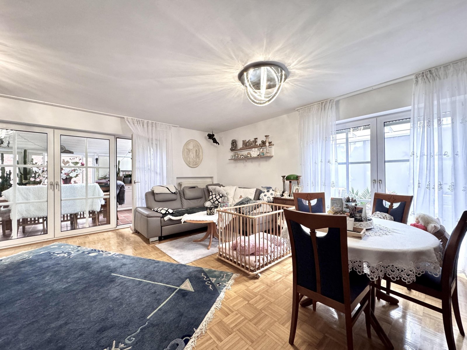 Wohn-/Esszimmer (EG) Wohn-/Esszimmer (EG)