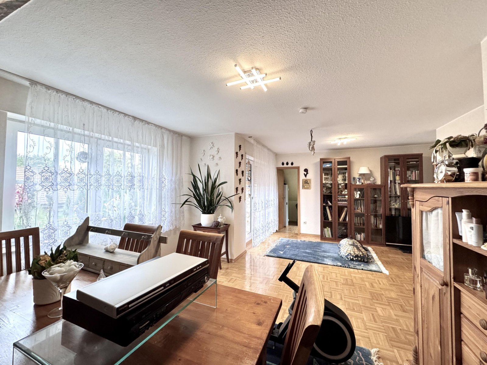 Wohnzimmer/ Essecke (OG) Wohnzimmer/ Essecke (OG)