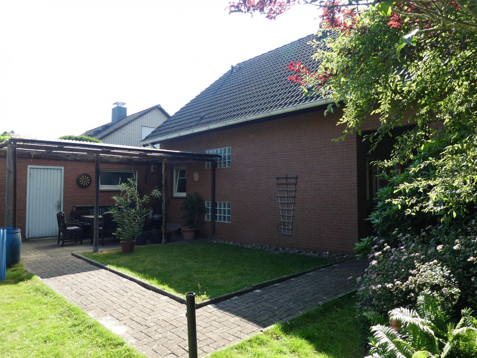 Rückwärtige Ansicht Rückwärtige Ansicht