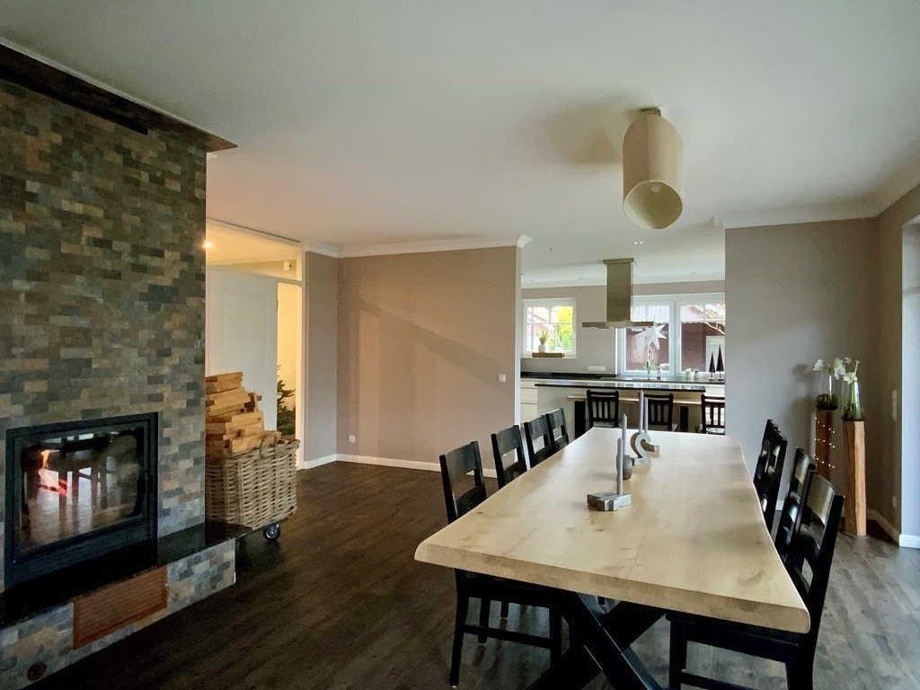 Essbereich mit Kamin Essbereich mit Kamin