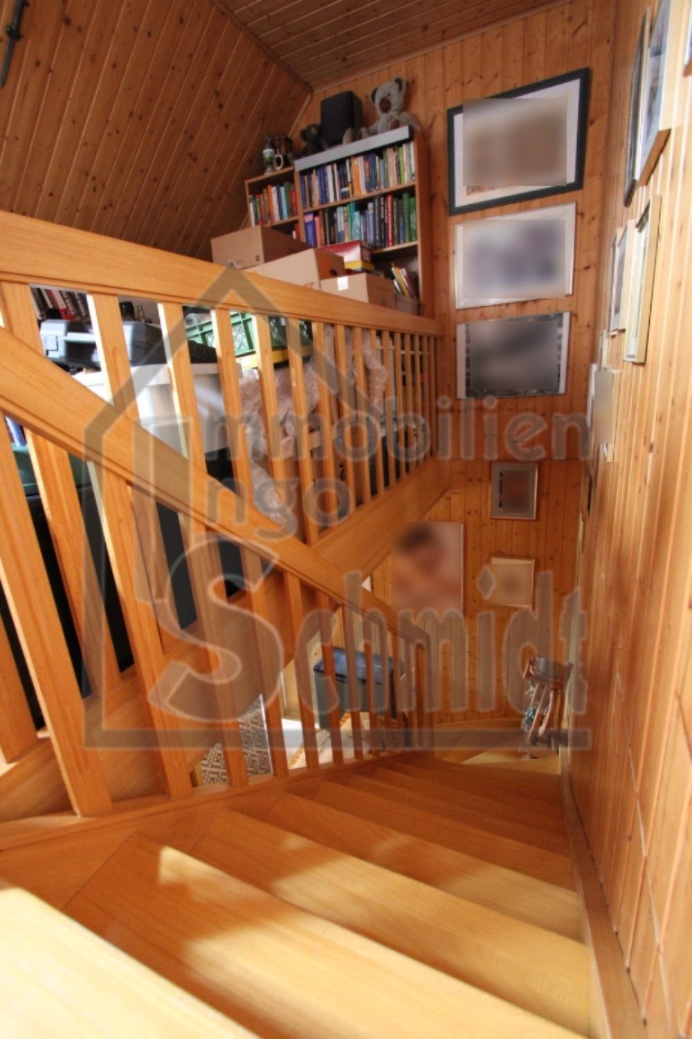 Treppenhaus vorne Treppenhaus vorne