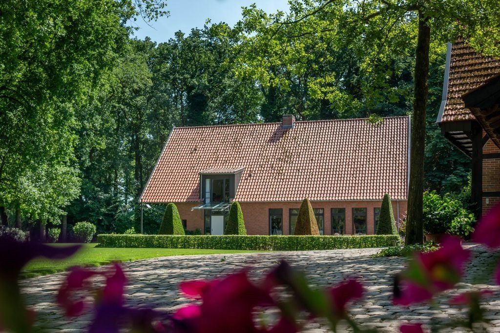 Nordhorn: Architektonisch anspruchsvolles Anwesen in exklusiver Alleinlage Nordhorn: Architektonisch anspruchsvolles Anwesen in exklusiver Alleinlage