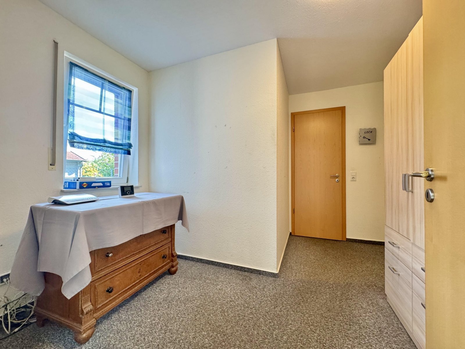 Raum zwischen Flur und HWR Raum zwischen Flur und HWR