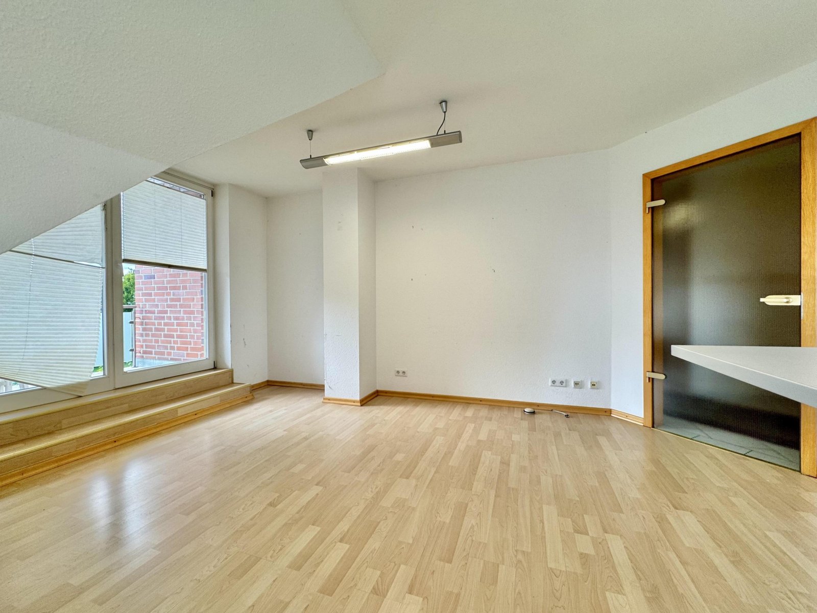 Schlaf-/Wohnzimmer Dachgeschoss Schlaf-/Wohnzimmer Dachgeschoss