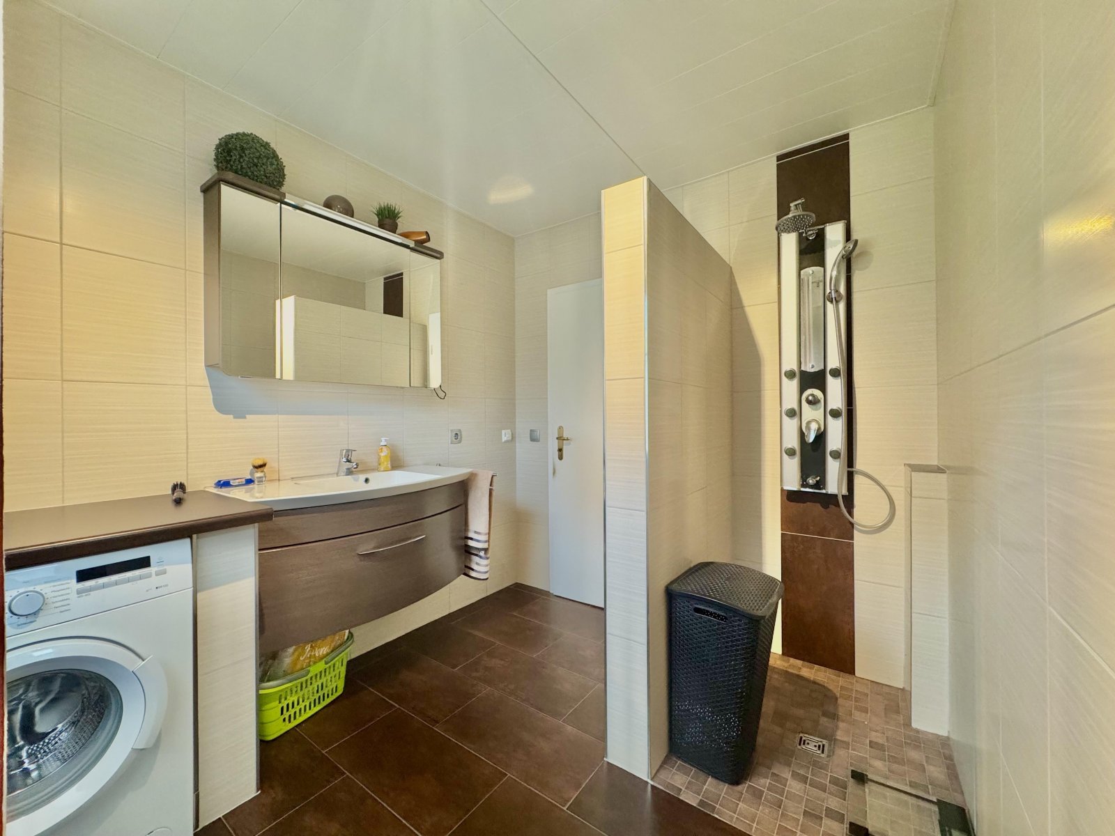 Badezimmer EG Badezimmer EG